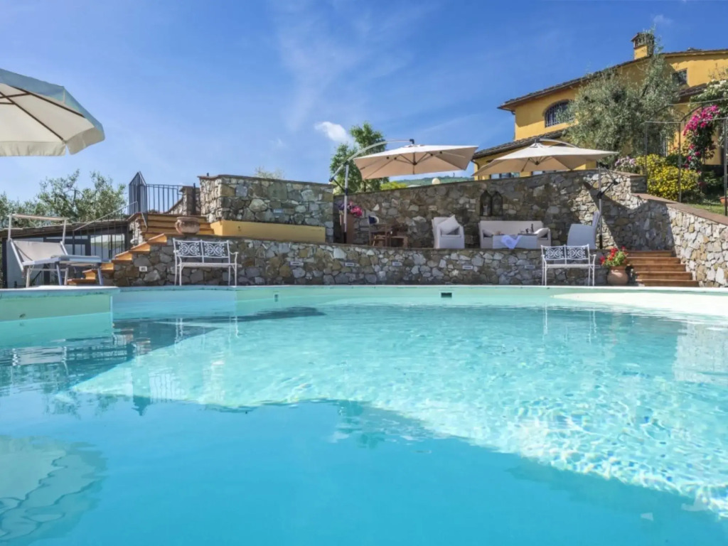 Magnificent Villa in the Countryside Near Pistoia Pool Airco Bbq-villa Lucente