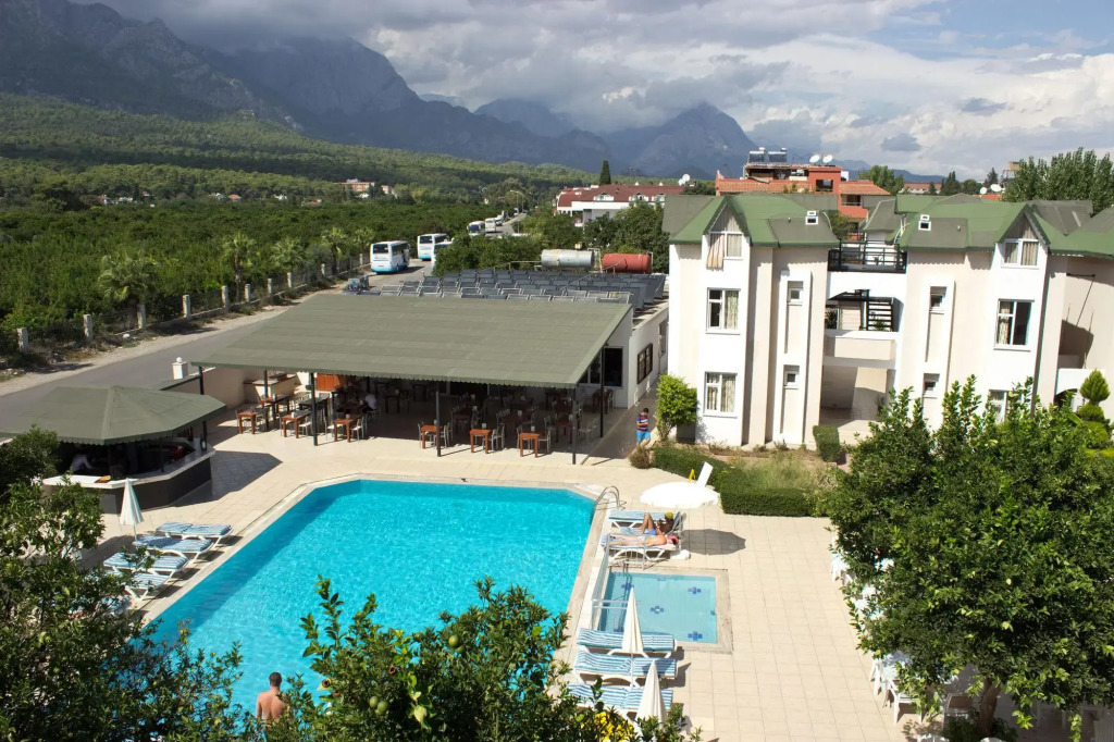 Ares Hotel