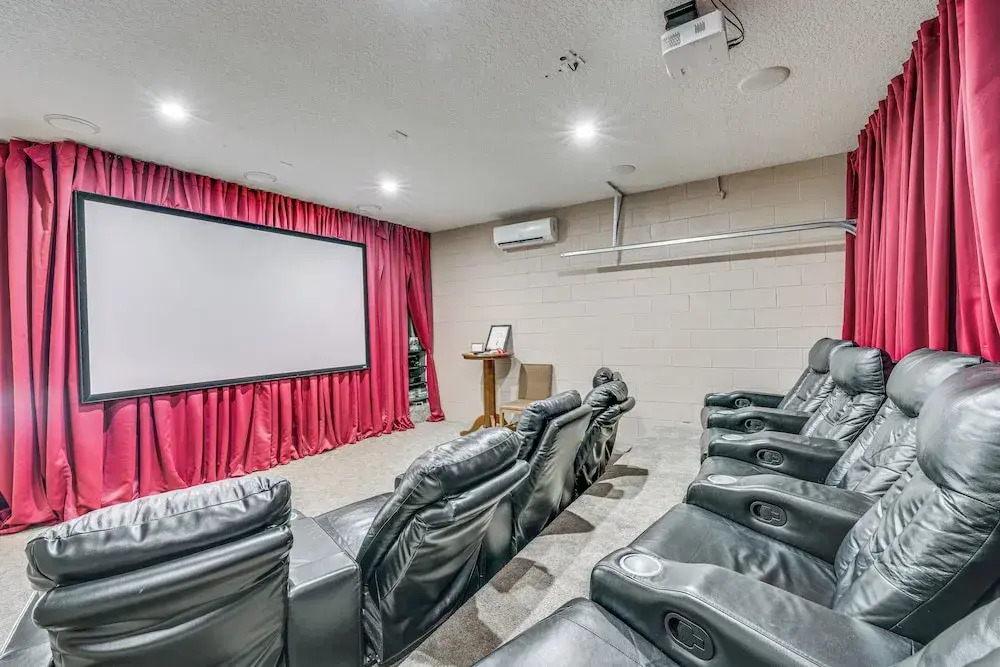 5 Mi to Disney: Ideal Family Getaway w/ Theater!