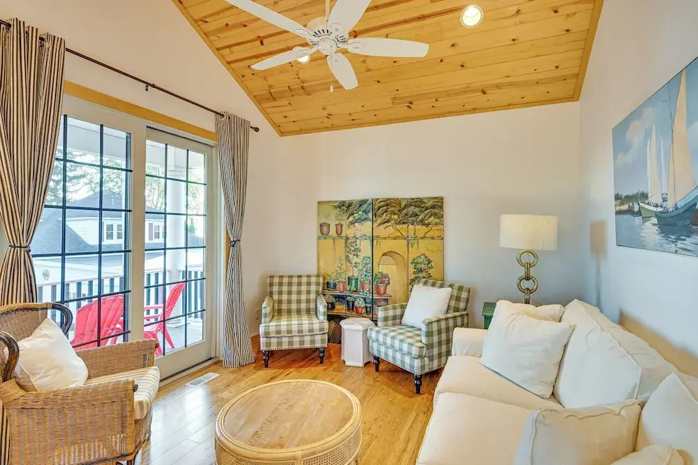 Walk to Dtwn Syracuse: Private Lake-view Home
