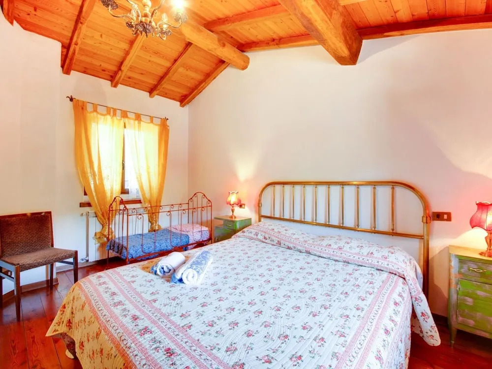 Farmhouse in Italy With Private Terrace