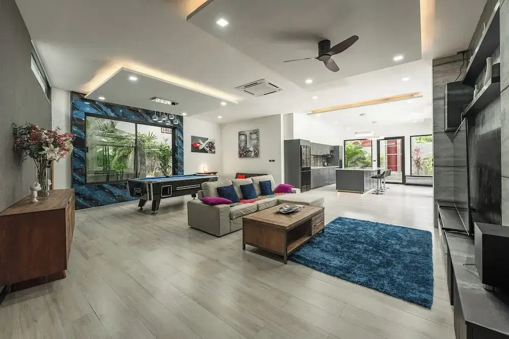 3BR Near Beach Tub & Pool Table V204