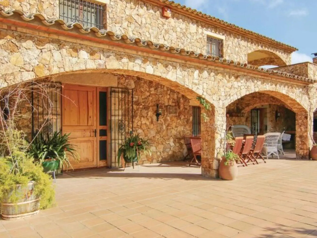 Inviting Villa in Calonge with Private Pool