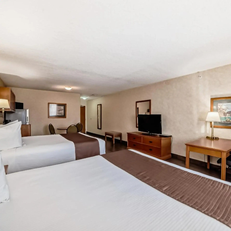Stony Plain Inn & Suites