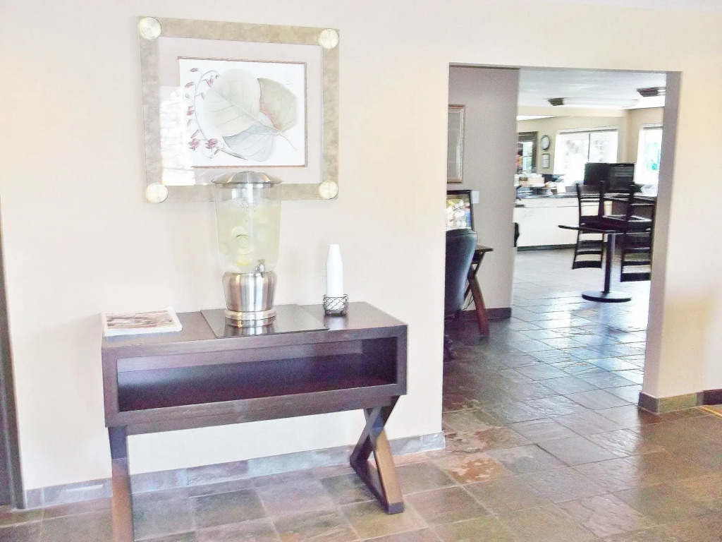 Pepper Tree Inn