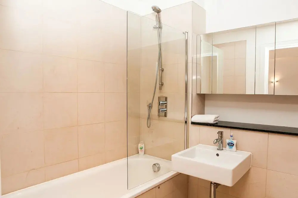 Luxurious and Spacious 3 Bed in Battersea