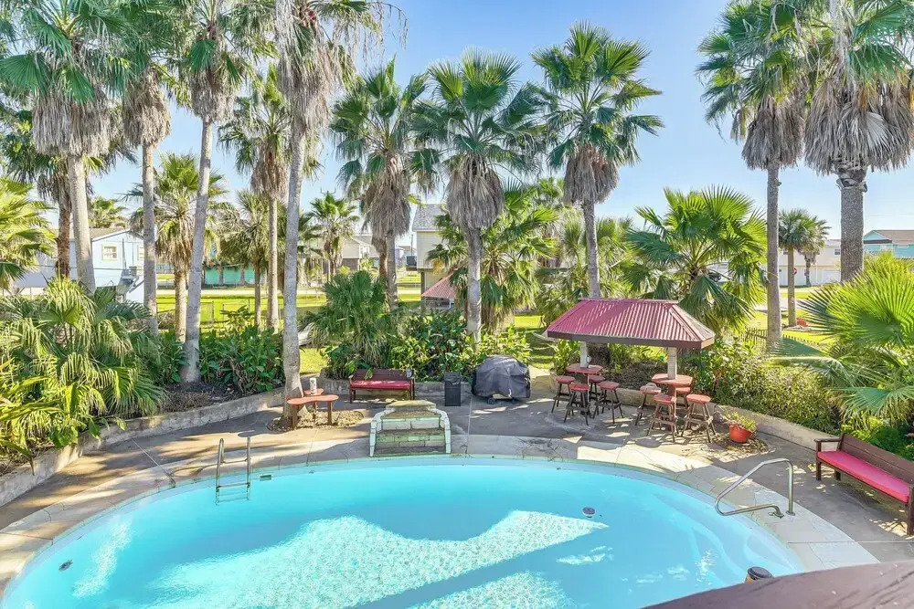 < 1 Mi to Beach! Galveston Gem w/ Outdoor Oasis