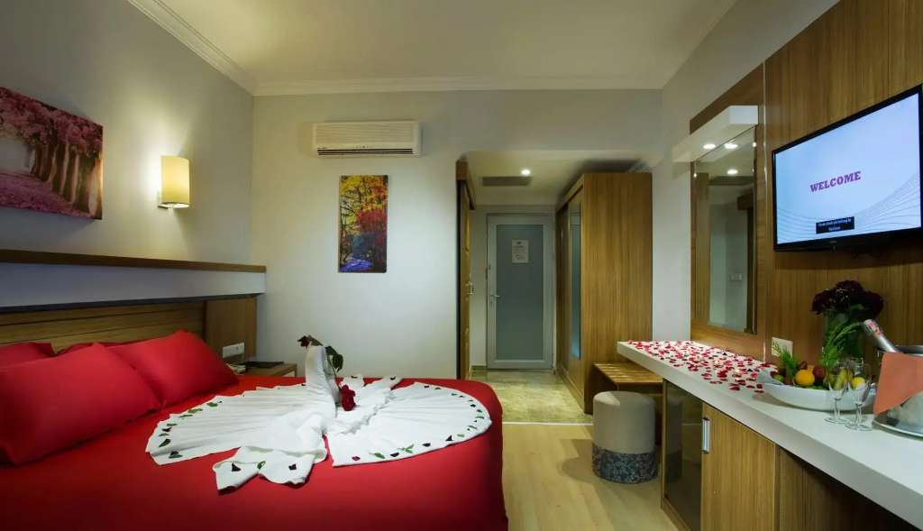Sun Club Side