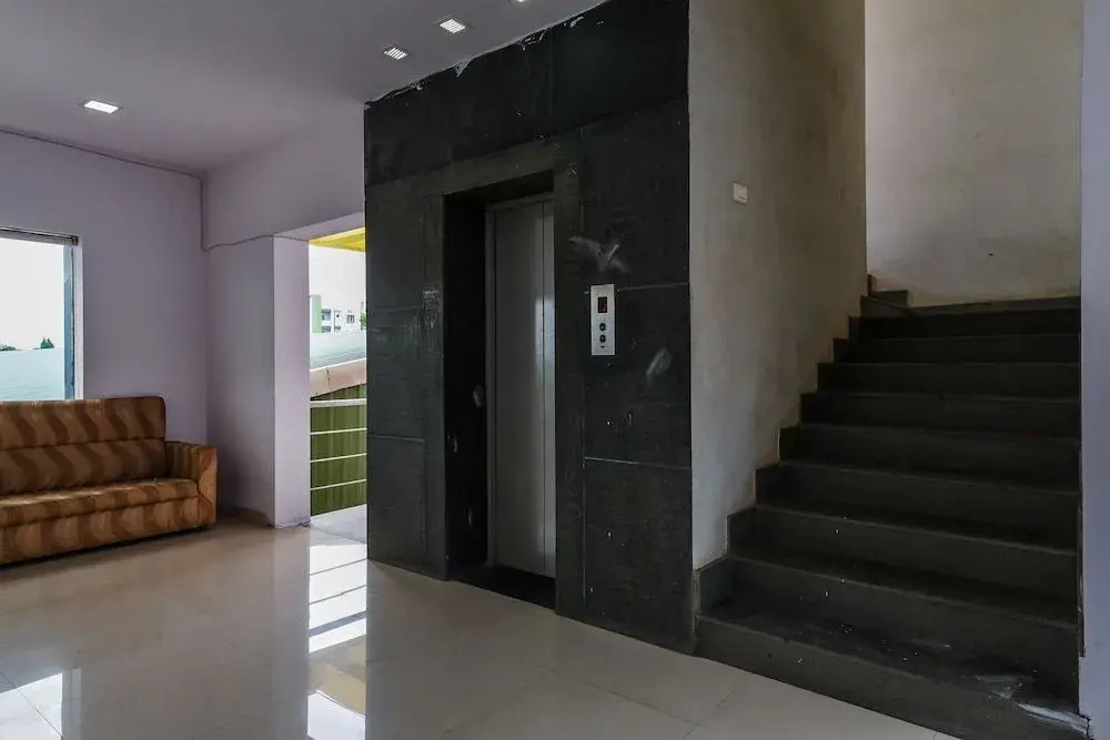 Oyo 16633 Green City Club House