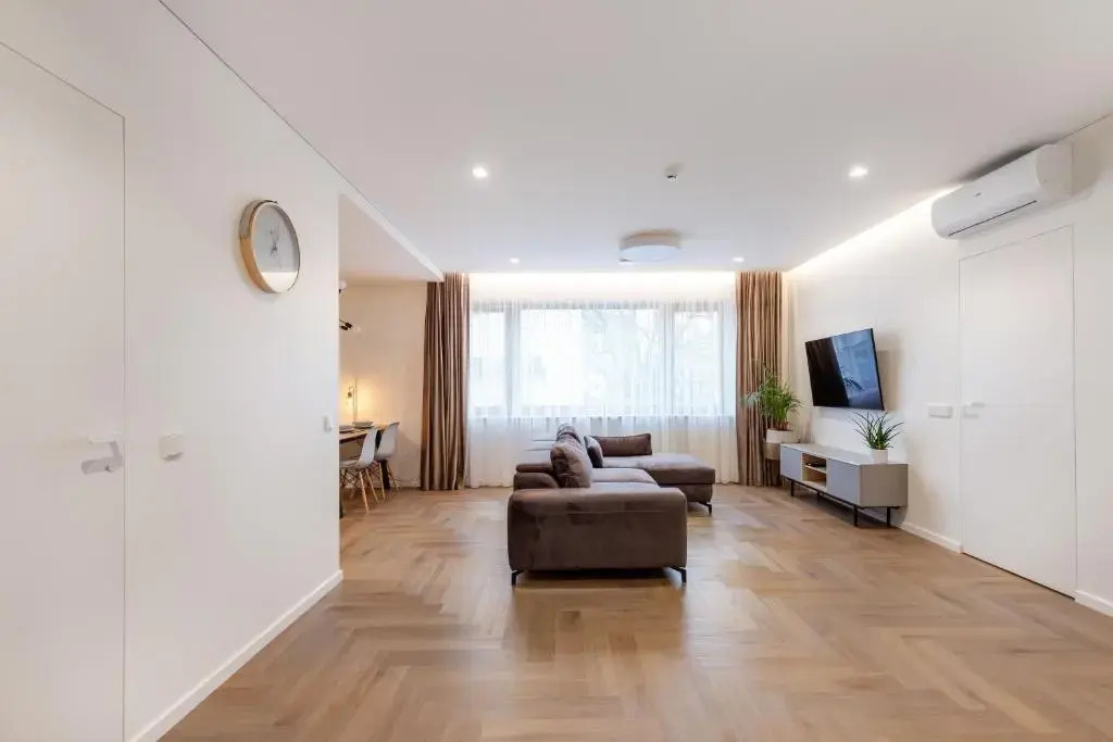 3 Bedroom Apart/24h self check in/free parking/up to 6 people/