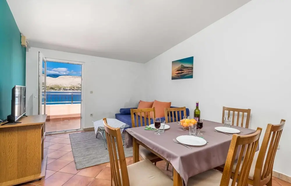 Stunning Apartment in Pag With Wifi and 2 Bedrooms