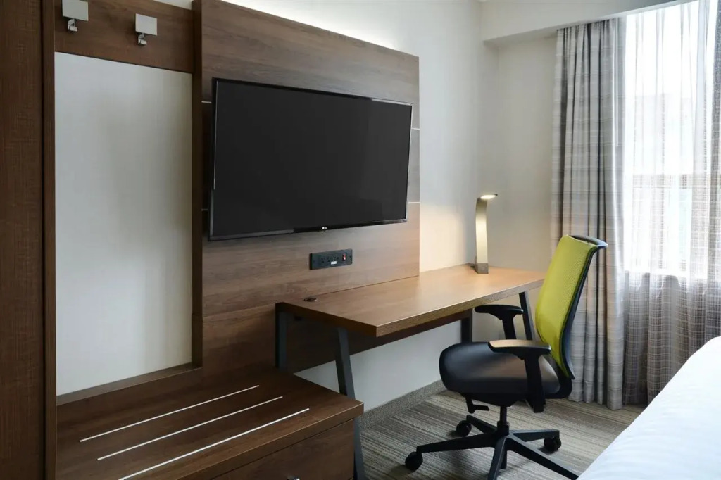 Holiday Inn Express Toronto Downtown by IHG