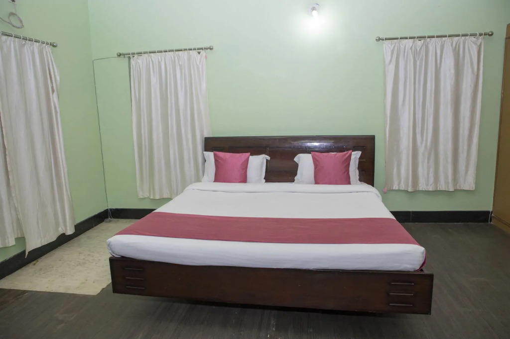 Hotel White House Inn By OYO Rooms