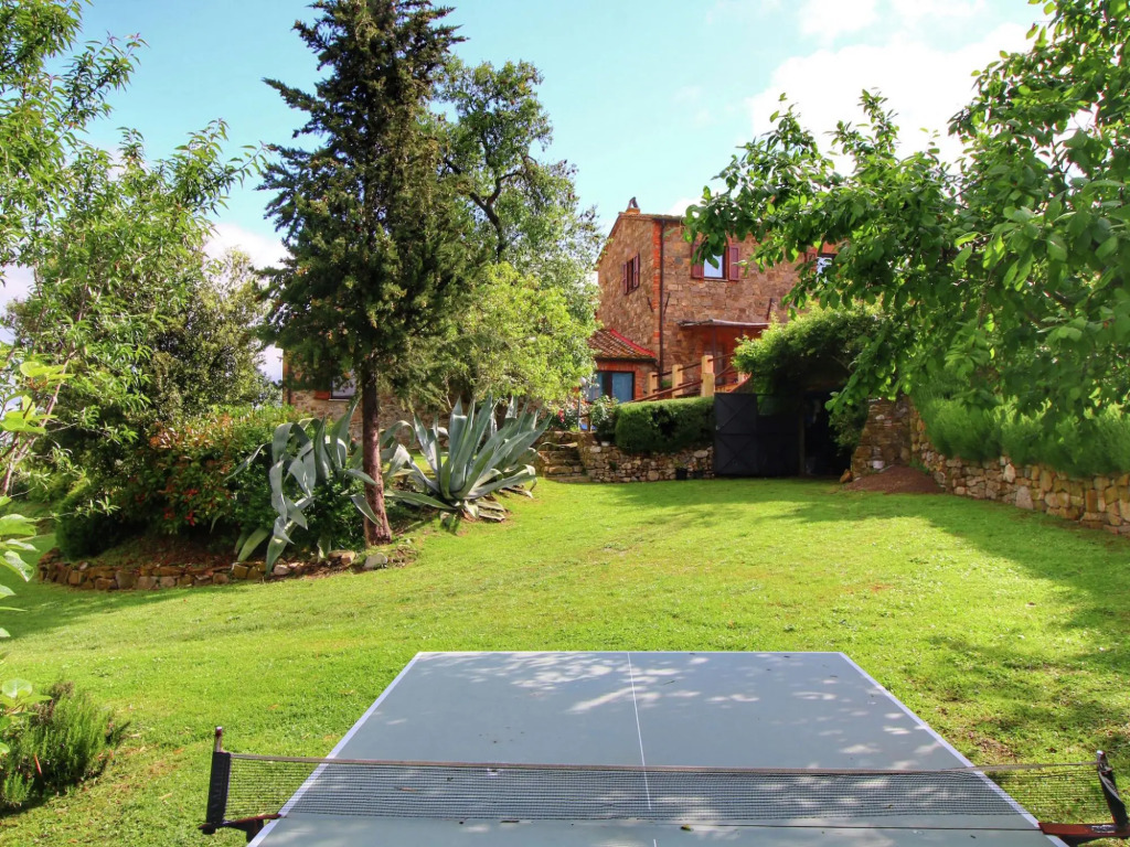 Farmhouse with pool, views