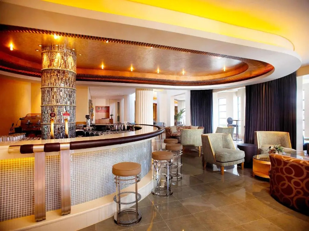 Suncoast Hotel & Towers