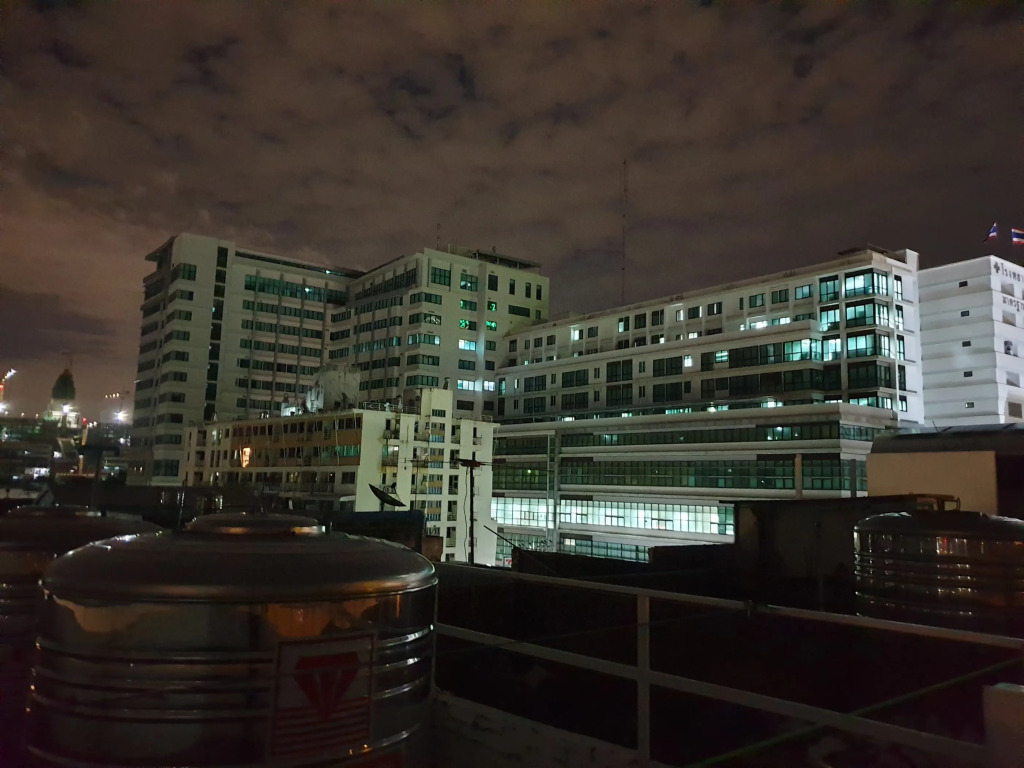Ze Residence Bang Aor Station