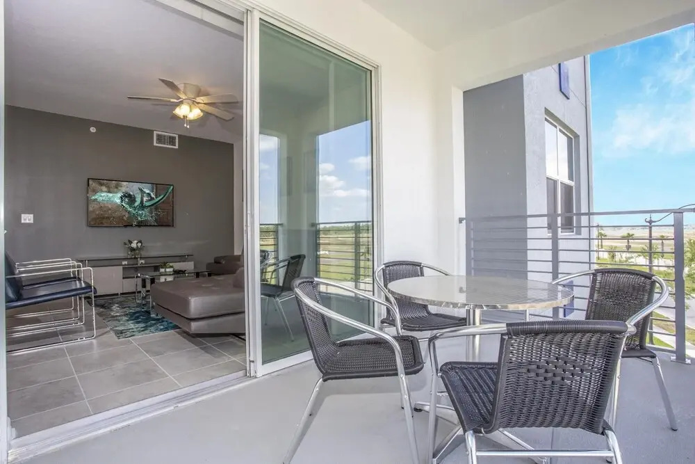 Luxurious 2 Bedroom Apartment Close to Disney 303 4721