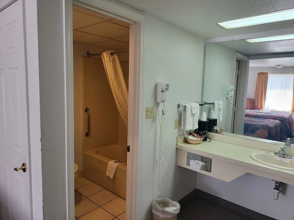 Blue Ribbon Inn and Suites