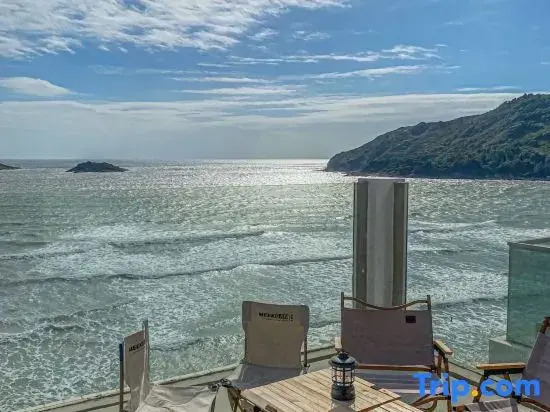 Sanya Houhai Surfing Designer Meisu (Haitangwan Wuzhizhou Island Pier Shop)