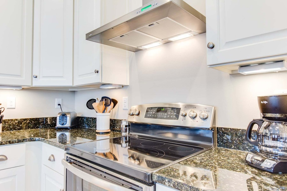 412a The Inlet House Spacious 4 BR Townhouse Walking Distance to the Beach
