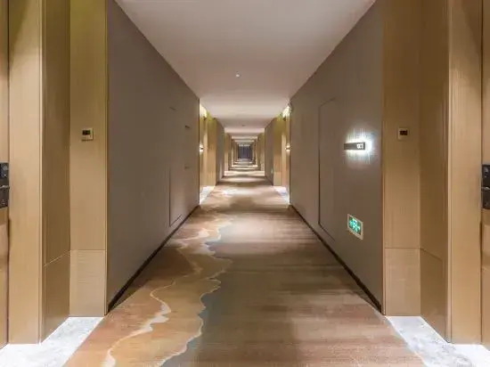 Mid-Level Hotel