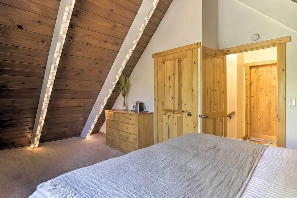 South Lake Tahoe Chalet w/ Hot Tub: By Ski & Golf!