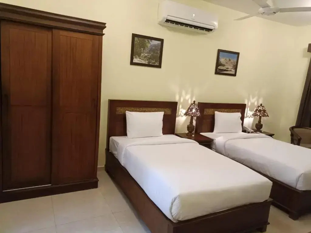 ROYAL HOTEL