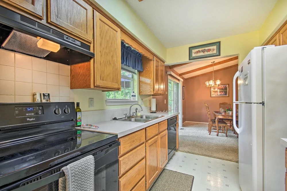 Bella Vista Home Base Near Mtn Biking & Golf!