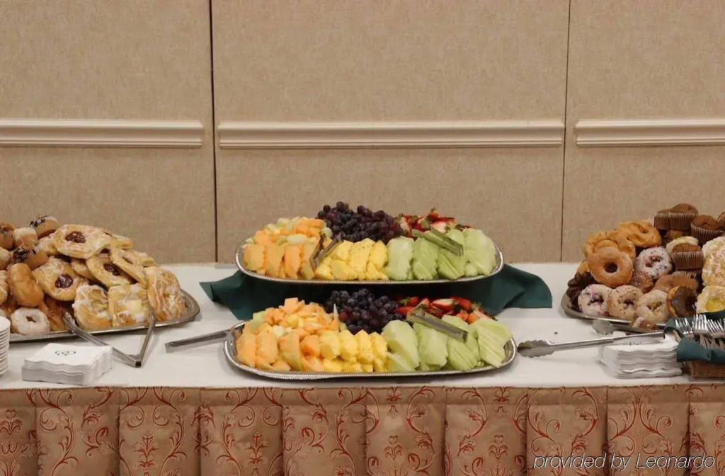 DoubleTree by Hilton Bloomington