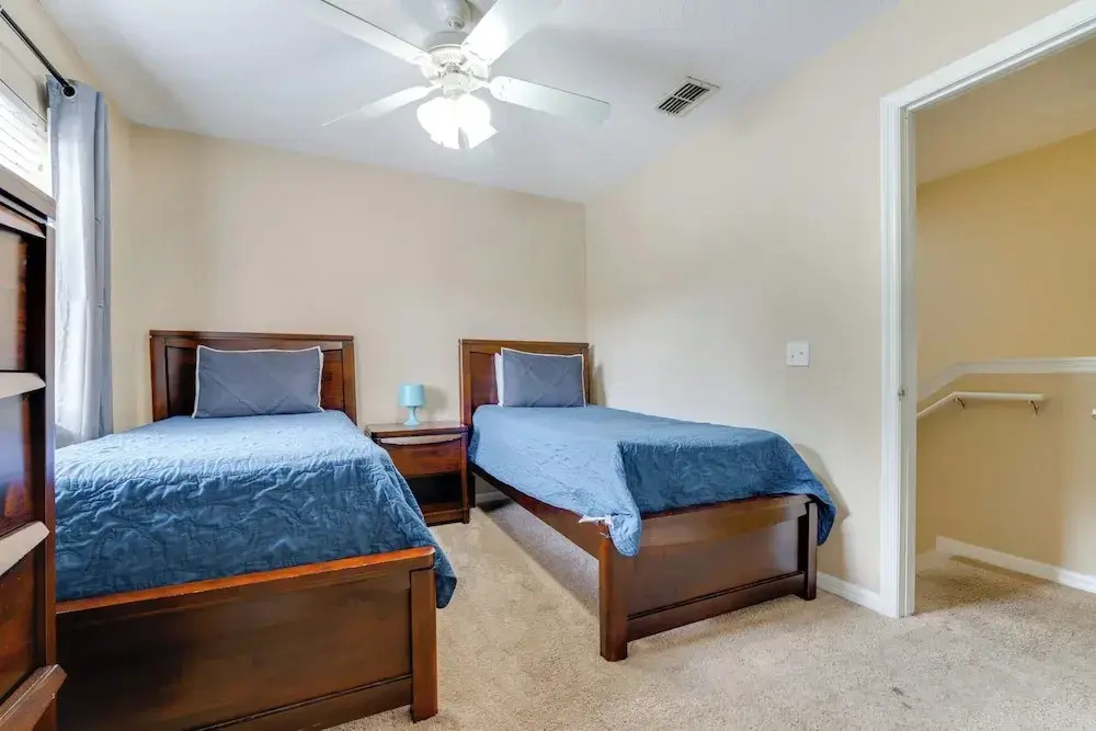 4 Mi to Disney! Family Townhome w/ Pool Access