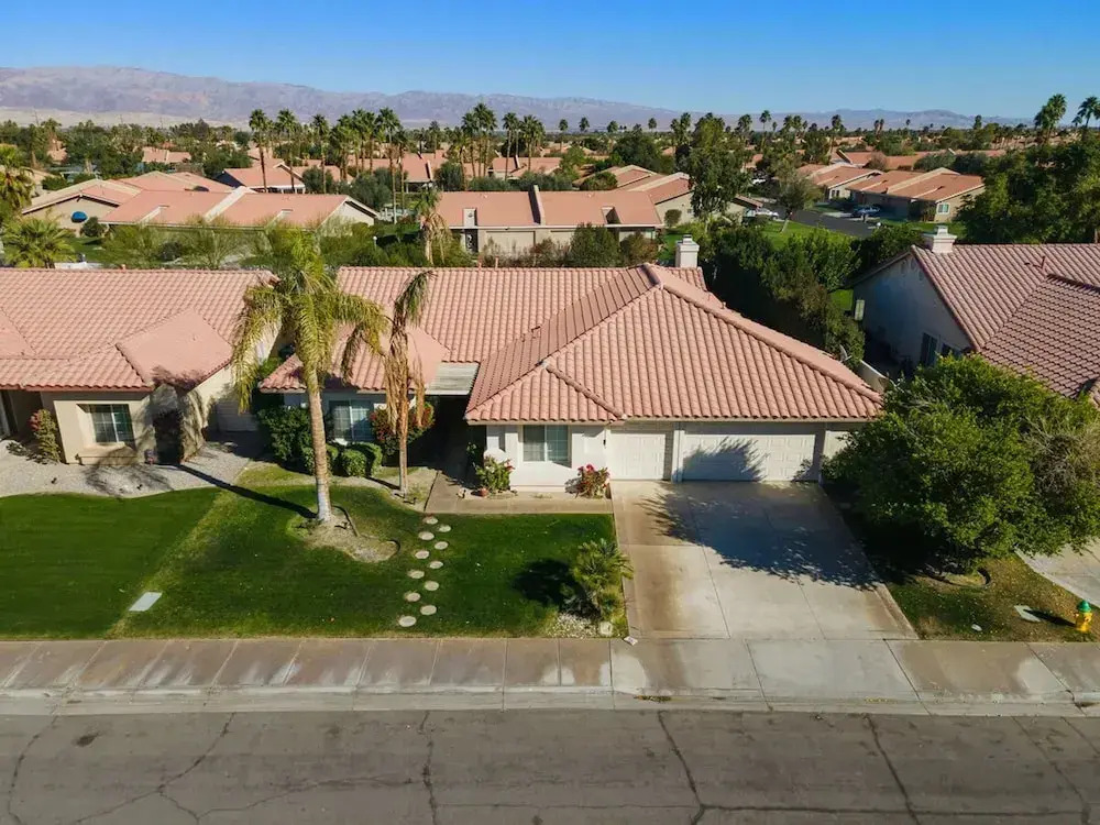 Stunning 5 Star Home Retreat Private Pool Spa BBQ 4 BR