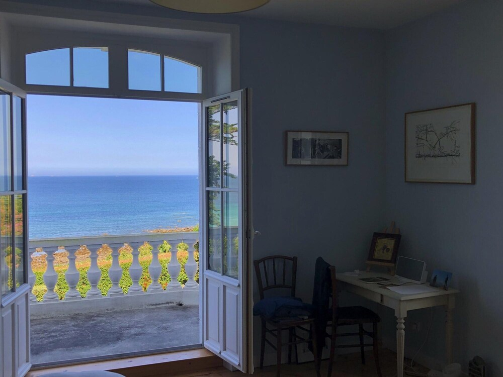Villa in Primel with Sea View and Beach Access