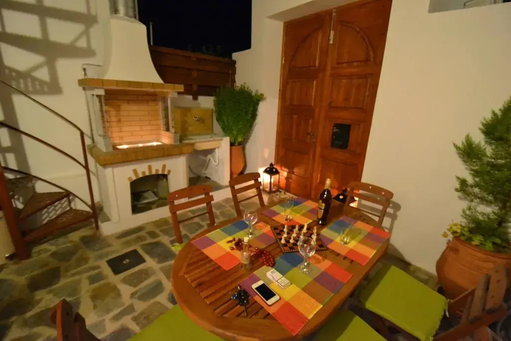 Villa Patitiri Traditional House with hot tub