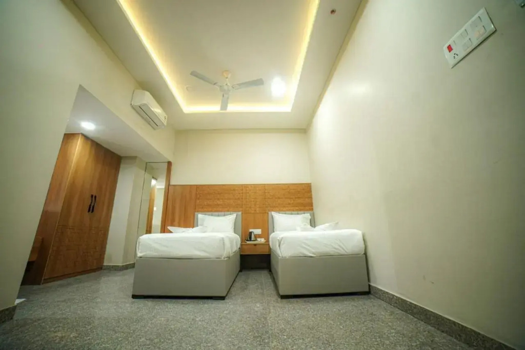 Hotel SVM GRAND Bachupally