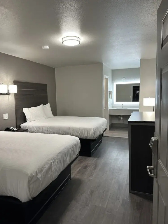 Sleepy Traveler Motel