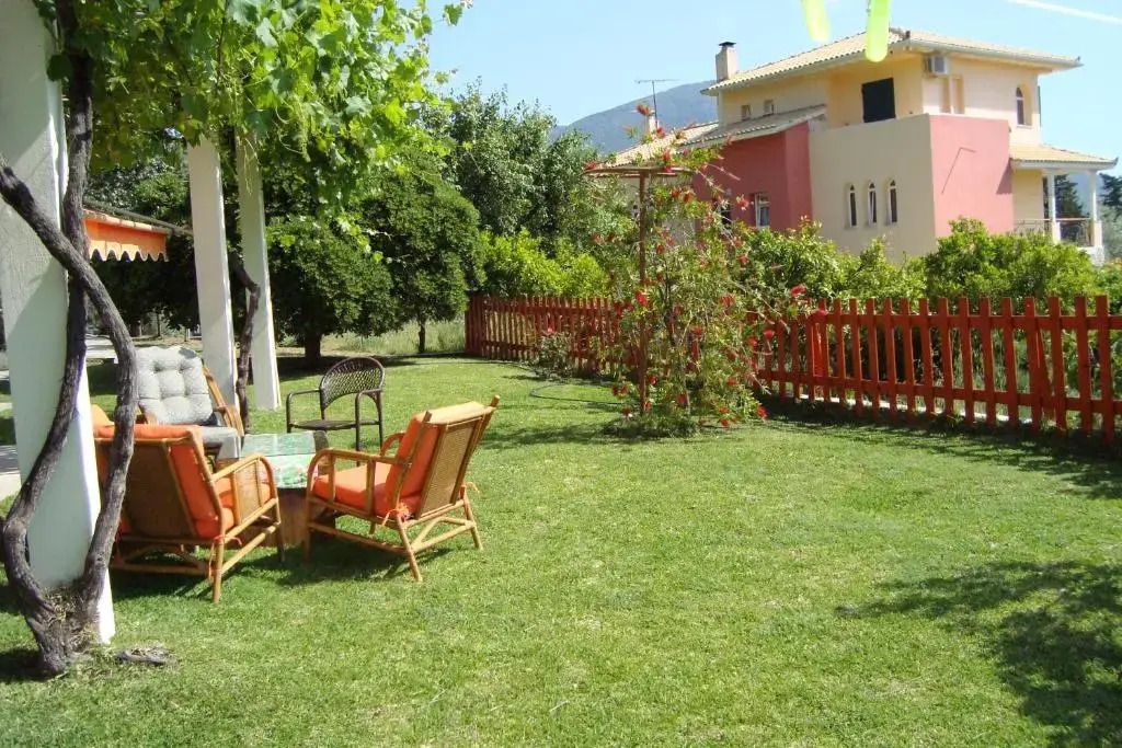 Villas ground floor apartment with 60 qm swimming pool