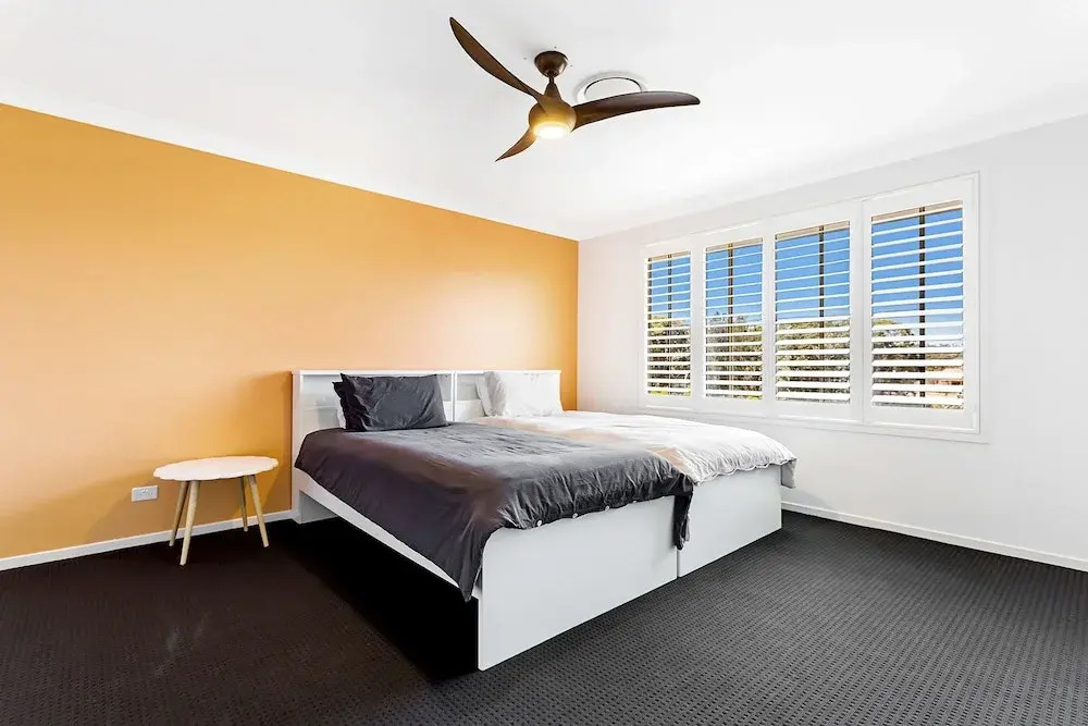 The Porthole, 4