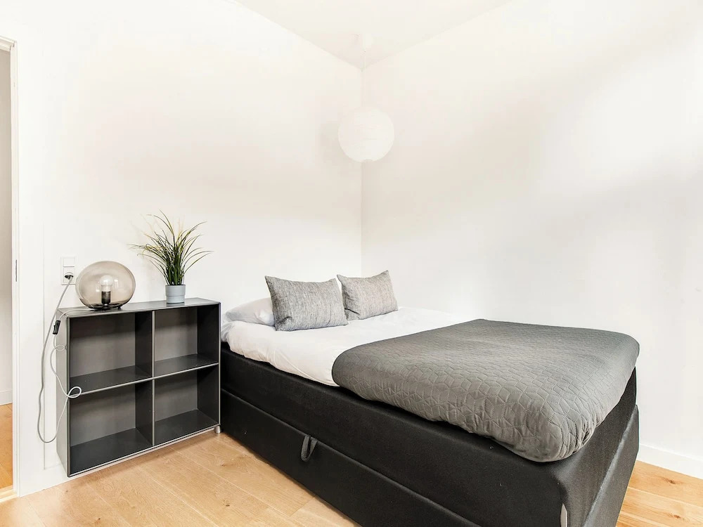Leaves 3 - Pleasant 4-bdr Apt in Central Copenhagen