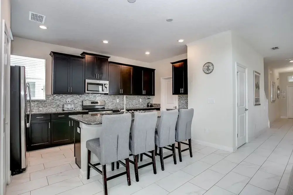5 Bdrm Gated Golf Community Villa