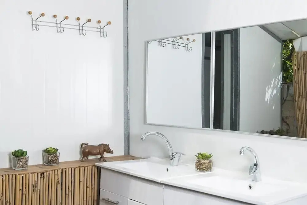 Sapir Hostel - Adults Only