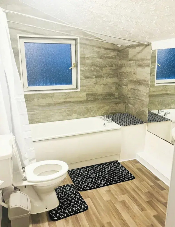 Convenient Home - Sleeps 6 - Parking - Garden
