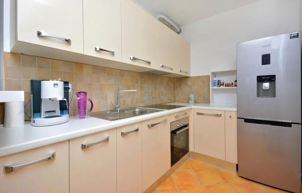 Nice Home In Zrnovnica