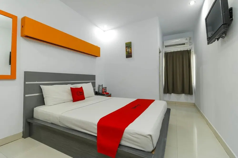 RedDoorz near Manado Town Square