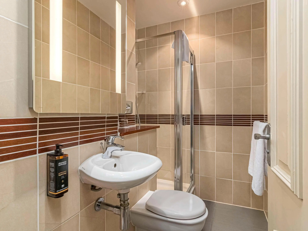 Mercure Salisbury White Hart Hotel & Apartments