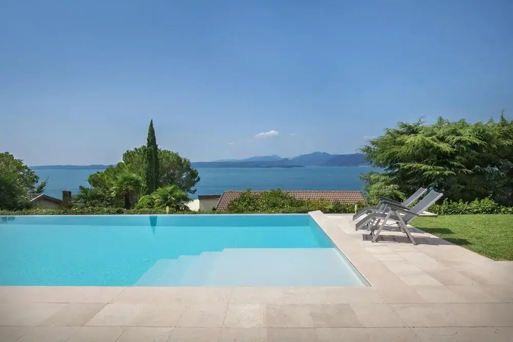 Villa Sybille - 8 Sleeps Pool and Lake View in Torri del Benaco