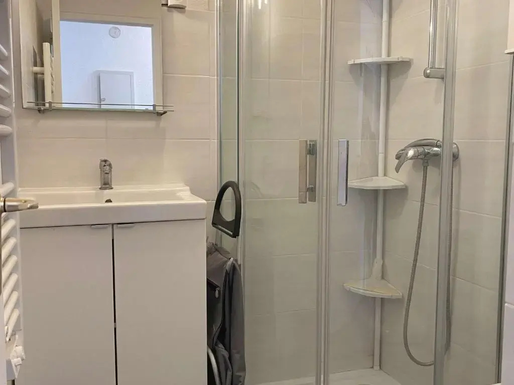 Appartement Balaruc-les-Bains, 1 pièce, 2 personnes - FR-1-553-66