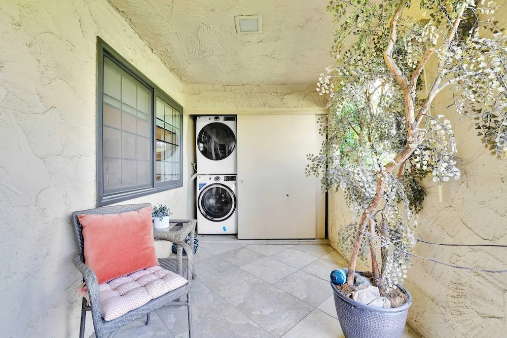 Relaxing Palm Springs Condo With Pool Access