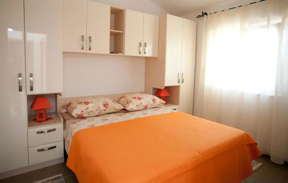 Awesome Apartment in Zecevo Rogoznicko With 1 Bedrooms, Wifi and Outdoor Swimming Pool