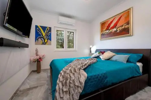 Uniquely designed Villa Ivana with outdoor Jacuzzi nearby the pebble Banje beach at the Island of Solta