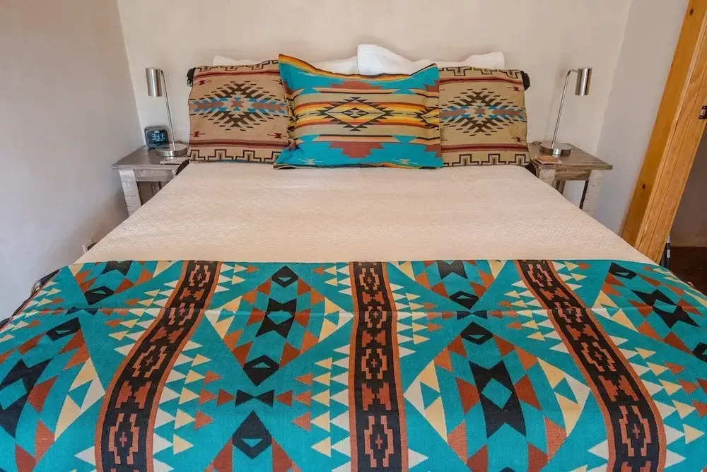 Canyon View Retreat - All Adobe Home, Tranquil Setting, Spectacular Views, Hot Tub Under the Stars